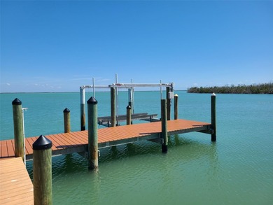 Welcome to 19 Grouper Hole Drive, a captivating waterfront - photo 40