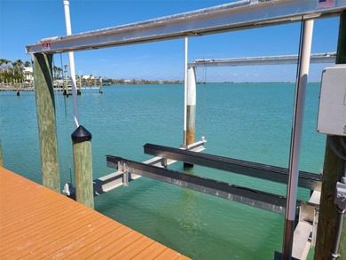 Welcome to 19 Grouper Hole Drive, a captivating waterfront - photo 42