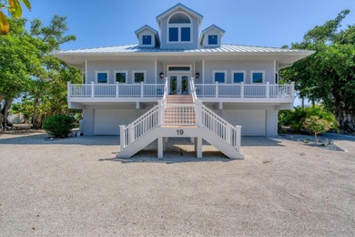 Welcome to 19 Grouper Hole Drive, a captivating waterfront - photo 47