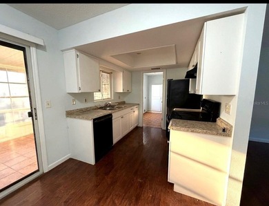 Welcome home to this charming and well-maintained 2-bedroom - photo 4