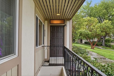 Located in San Jose, this spacious townhome style condo features - photo 2