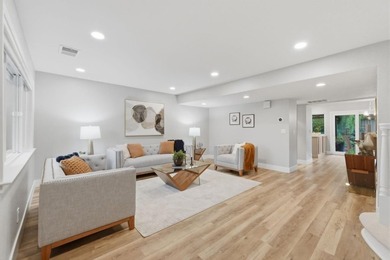 Located in San Jose, this spacious townhome style condo features - photo 4