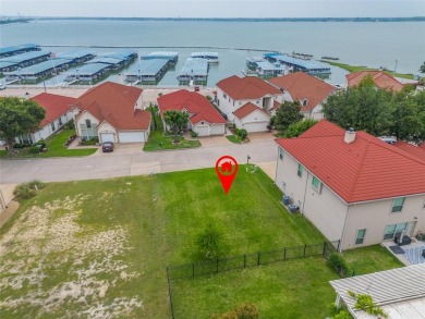 Lake Lot For Sale in Rockwall, Texas