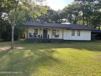 Welcome to this charming 3-bedroom, 2-bath farmhouse retreat - photo 2