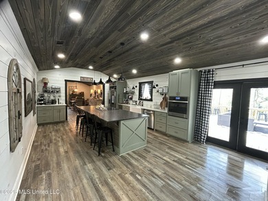 Welcome to this charming 3-bedroom, 2-bath farmhouse retreat - photo 10
