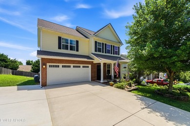 Beautiful two-story home located in the desirable Karn's - photo 2