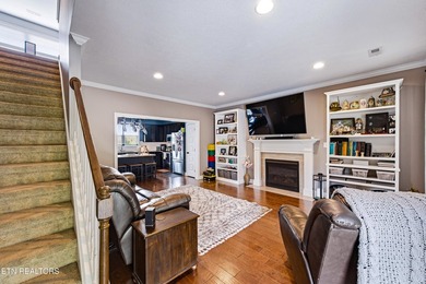 Beautiful two-story home located in the desirable Karn's - photo 5
