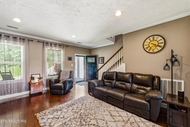 Beautiful two-story home located in the desirable Karn's - photo 6