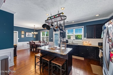 Beautiful two-story home located in the desirable Karn's - photo 9
