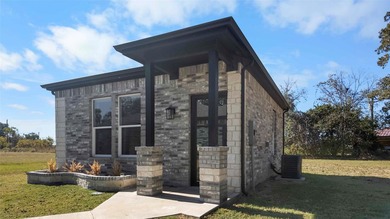 Did you say amazing Country Living, with beautiful lake access - photo 31