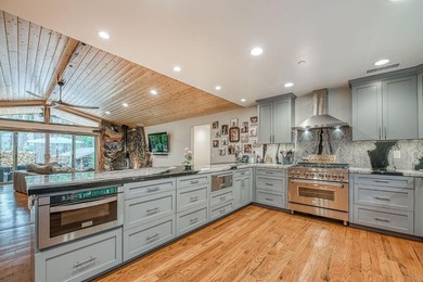 OPEN HOUSE: Sunday, July 5th 12 - 3pmMeticulously maintained and - photo 8