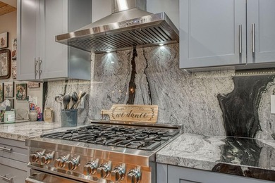 OPEN HOUSE: Sunday, July 5th 12 - 3pmMeticulously maintained and - photo 9