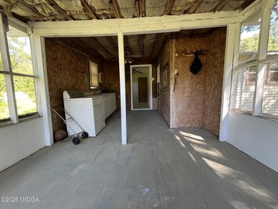 Welcome home to this 3 bedroom, 1.5 bath home tucked away on a - photo 16
