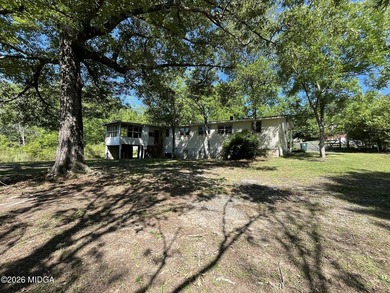 Welcome home to this 3 bedroom, 1.5 bath home tucked away on a - photo 17