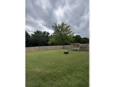 Like new and move-in Ready! This beautiful 3 bed 2 bath home was - photo 20