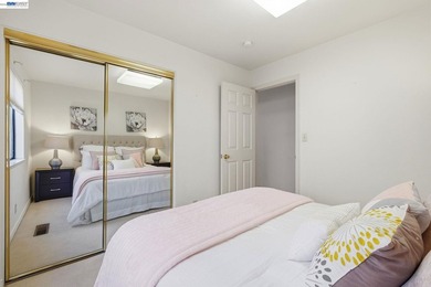 Welcome to your beautiful dream home! This lovely 4-bedroom - photo 25
