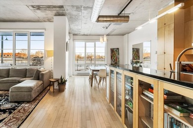 St Lawrence River Condo For Sale in Montréal (Le Sud-Ouest) QC