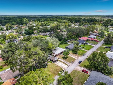 Welcome to this beautifully maintained all-brick home in the - photo 3