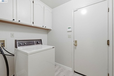 Welcome to your beautiful dream home! This lovely 4-bedroom - photo 39