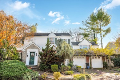 (private lake, pond, coastal) Home For Sale in East Rockaway New York