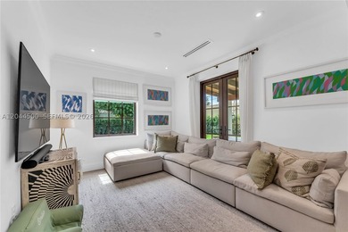 A rare opportunity to own a masterfully restored 1920s Spanish - photo 8