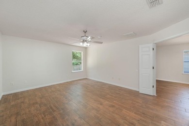 Welcome to coastal living in Navarre! This beautiful 3-bedroom - photo 15