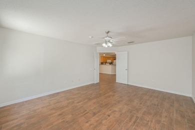 Welcome to coastal living in Navarre! This beautiful 3-bedroom - photo 16