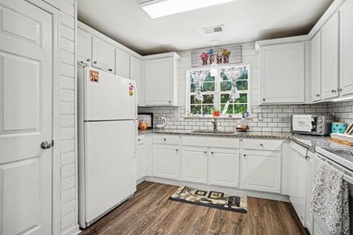 Welcome to this meticulously maintained home offering comfort - photo 17