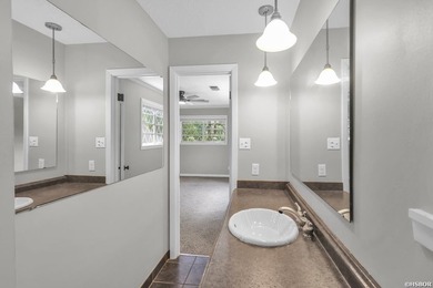 Welcome to 203 Halteria Point, recently remodeled, beautifully - photo 19