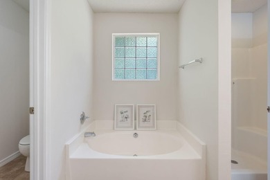Welcome to coastal living in Navarre! This beautiful 3-bedroom - photo 20