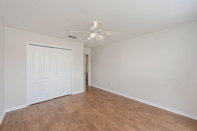 Welcome to coastal living in Navarre! This beautiful 3-bedroom - photo 25