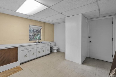 Welcome to 203 Halteria Point, recently remodeled, beautifully - photo 28