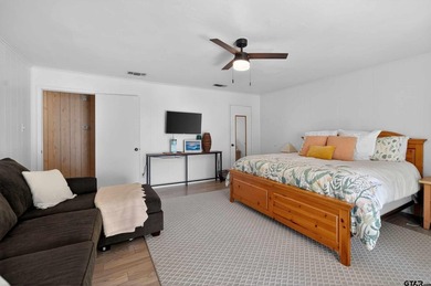 Spacious 4/3 waterfront home situated on Lake Palestine - photo 35