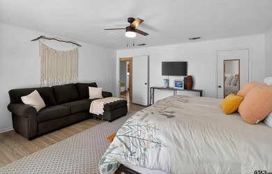 Spacious 4/3 waterfront home situated on Lake Palestine - photo 36