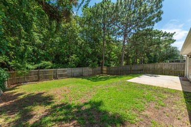 Welcome to coastal living in Navarre! This beautiful 3-bedroom - photo 40