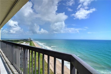 Beach Front! Step in to this stunning and spacious 3 bedroom 2 - photo 2