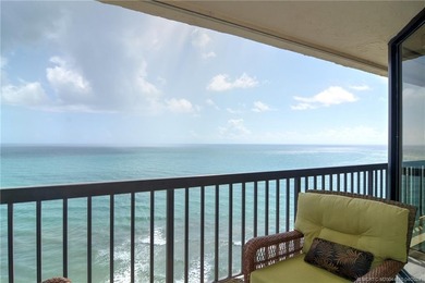 Beach Front! Step in to this stunning and spacious 3 bedroom 2 - photo 6