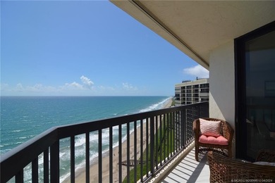Beach Front! Step in to this stunning and spacious 3 bedroom 2 - photo 8