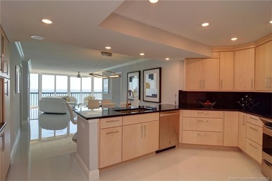 Beach Front! Step in to this stunning and spacious 3 bedroom 2 - photo 9