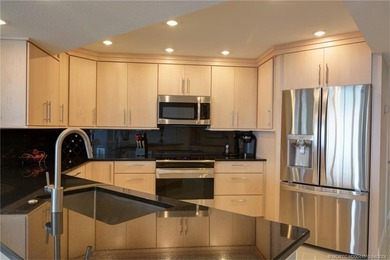 Beach Front! Step in to this stunning and spacious 3 bedroom 2 - photo 10
