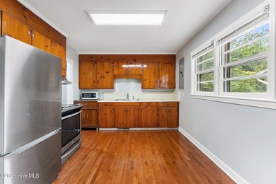 Solid low maintenance brick construction, hardwood floors - photo 12