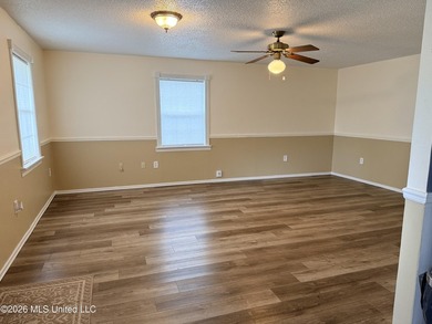 Impeccably maintained 1786 sq ft brick ranch offering versatile - photo 2