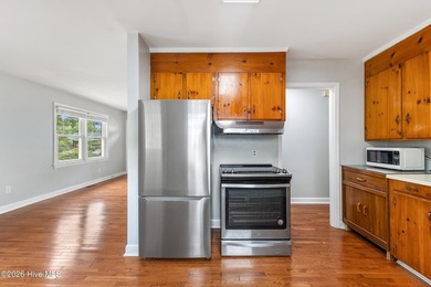 Solid low maintenance brick construction, hardwood floors - photo 13