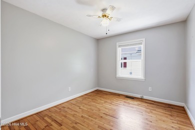 Solid low maintenance brick construction, hardwood floors - photo 17