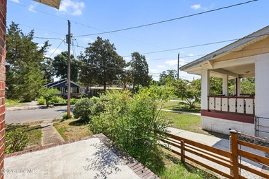 Solid low maintenance brick construction, hardwood floors - photo 29