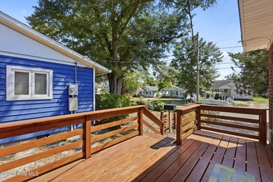 Solid low maintenance brick construction, hardwood floors - photo 30