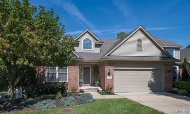 Lake Condo For Sale in Waterford, Michigan