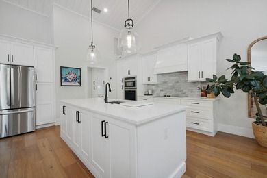 Welcome to an extraordinary, fully renovated estate in the - photo 8