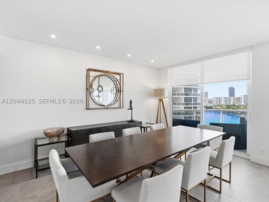 Exquisite completely renovated corner residence in prime - photo 6