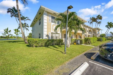 Gorgeous oversized lakefront corner villa in trendy Delray Beach - photo 2